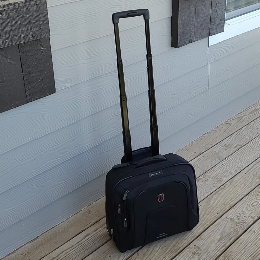 7/1  TUMI T TECH ROLLER